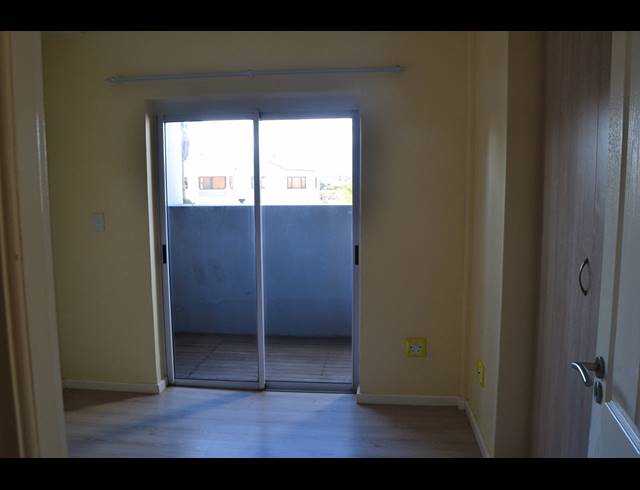 2 BEDROOM APARTMENT TO LET IN STRAND NORTH